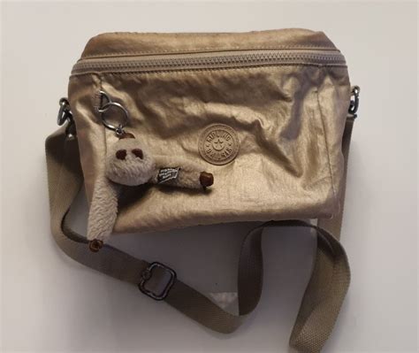 lancheira kipling dourada